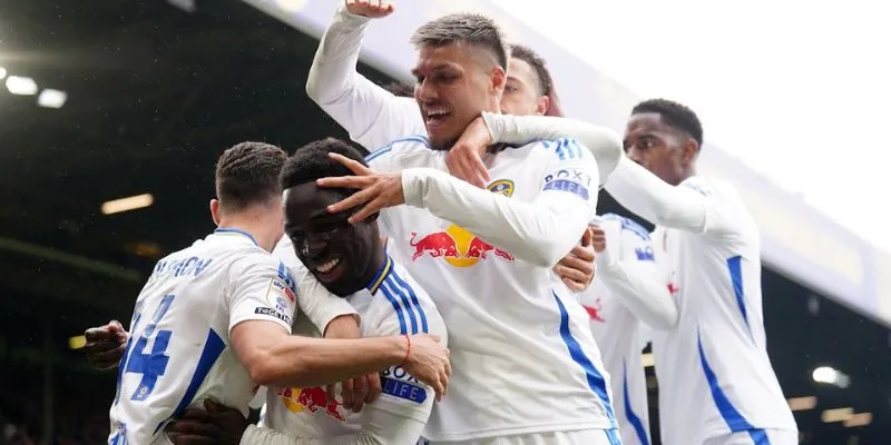 Leeds United đang trải qua mùa giải đầy sóng gió