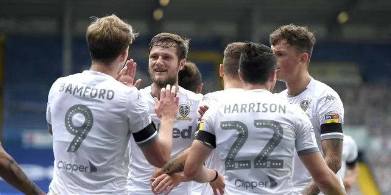 Leed đang có phong độ ổn định và tinh thần không ngại va chạm